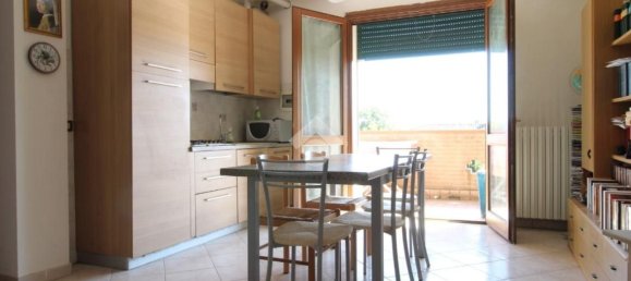 2 bedrooms Apartment in Mantua, Italy No. 370538 3