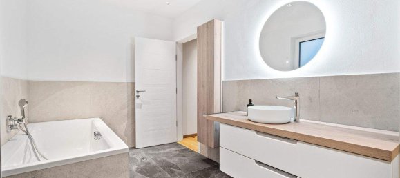 Дом с 8 комнатами в Швехат, Австрия № 143659 12