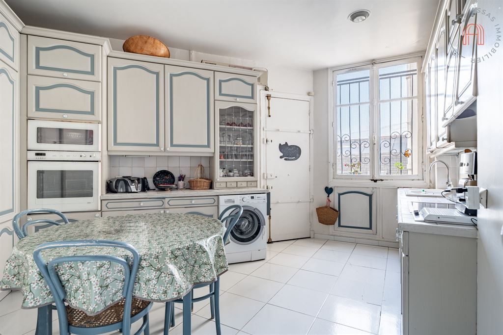 Квартира с 4 спальнями в Париж, Франция № 176703