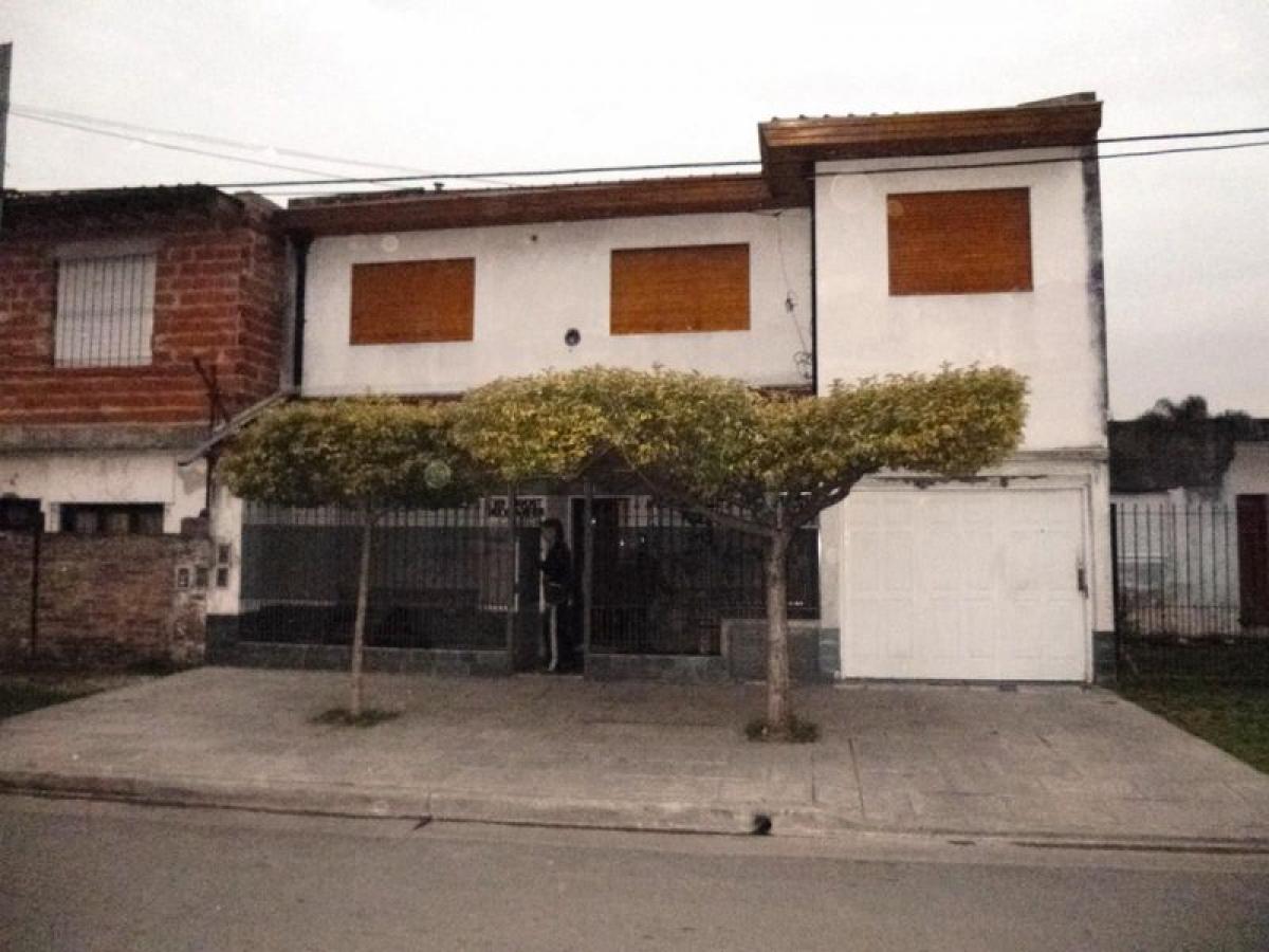 Квартира с 4 спальнями в Морон, Аргентина № 91069