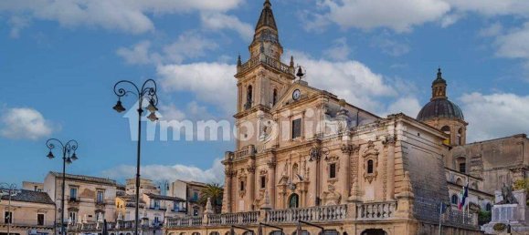 Коммерческая недвижимость с 3 комнатами в Рагуза, Италия № 75861 13