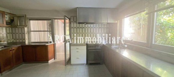 Вилла с 4 спальнями в Пьетрасанта, Италия № 300589 3