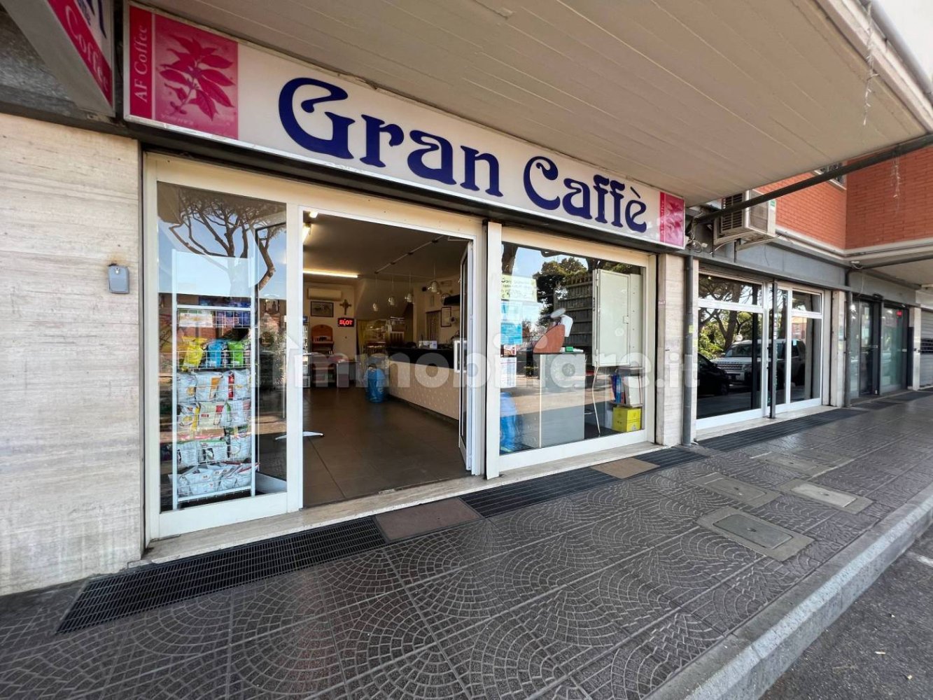  عقار تجاري في Fiumicino, Italy 80متر مربع رقم 273666