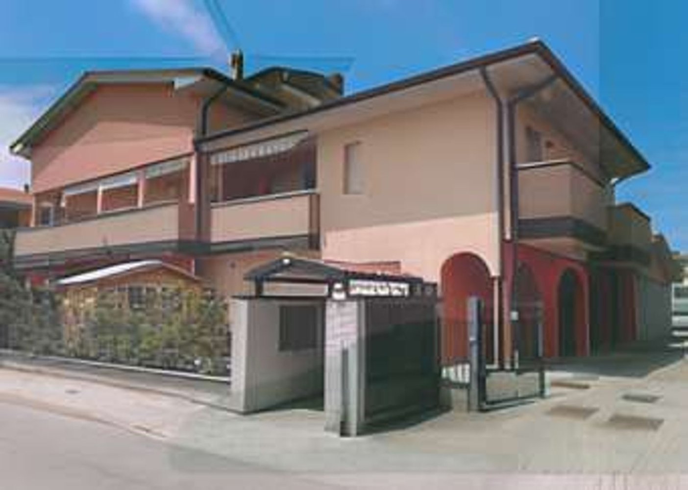 3 rooms Apartment in Casaletto Lodigiano, Italy No. 300169