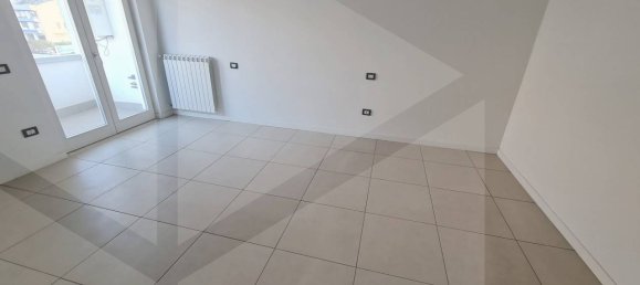 4 rooms Office in Aversa, Italy No. 19063 10