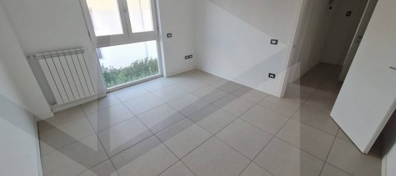 4 rooms Office in Aversa, Italy No. 19063 9