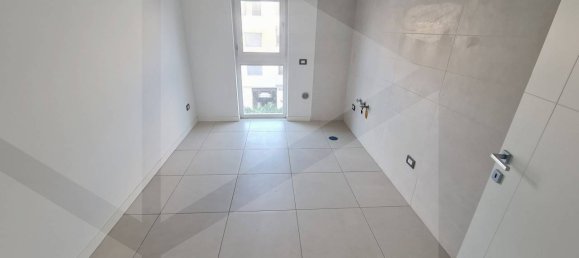 4 rooms Office in Aversa, Italy No. 19063 8