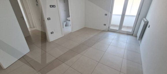 4 rooms Office in Aversa, Italy No. 19063 6