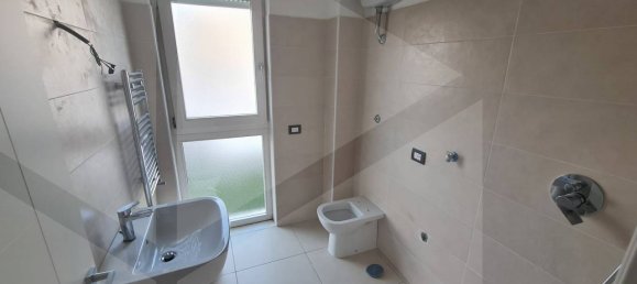 4 rooms Office in Aversa, Italy No. 19063 18