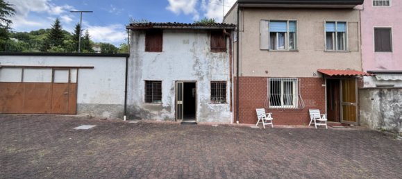 3 rooms House in Creazzo, Italy No. 351445 3