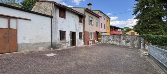3 rooms House in Creazzo, Italy No. 351445 6