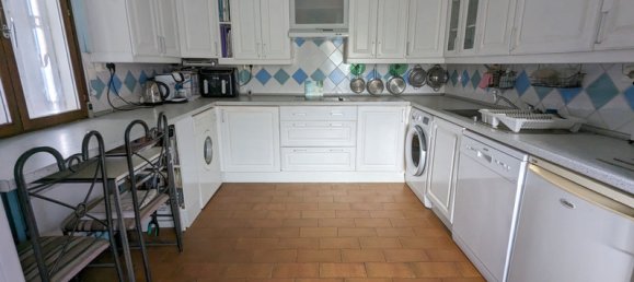 7 Schlafzimmer Haus in Neret, France, Nr. 93204 6