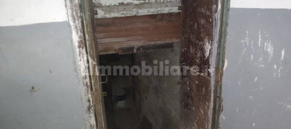 28m² Warehouse in Naples, Italy No. 370507 12