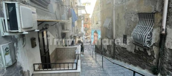 28m² Warehouse in Naples, Italy No. 370507 2