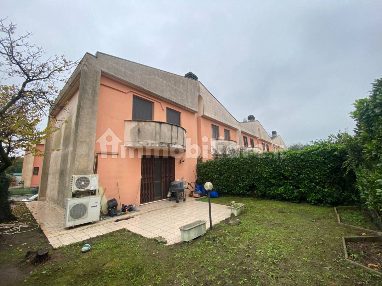 3 bedrooms Villa in Rodano, Italy No. 48287