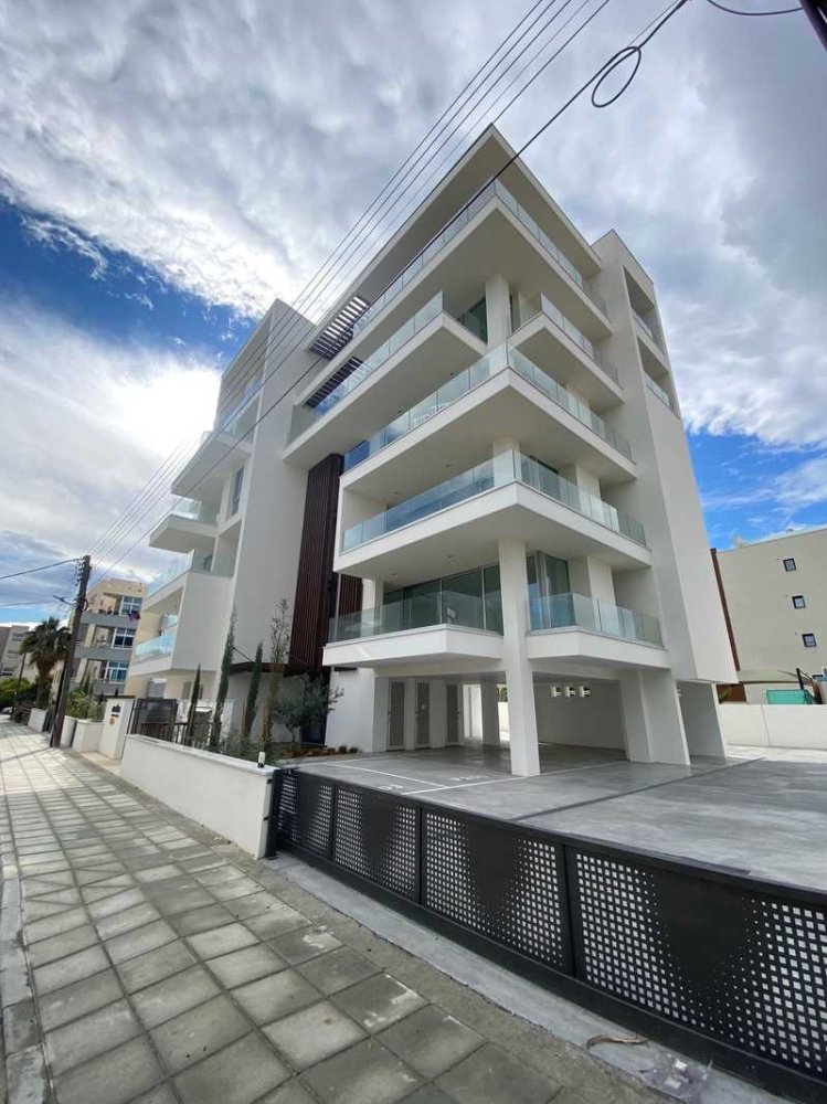 Apartamento de 3 dormitorios en Germasogeia, Cyprus No. 12014