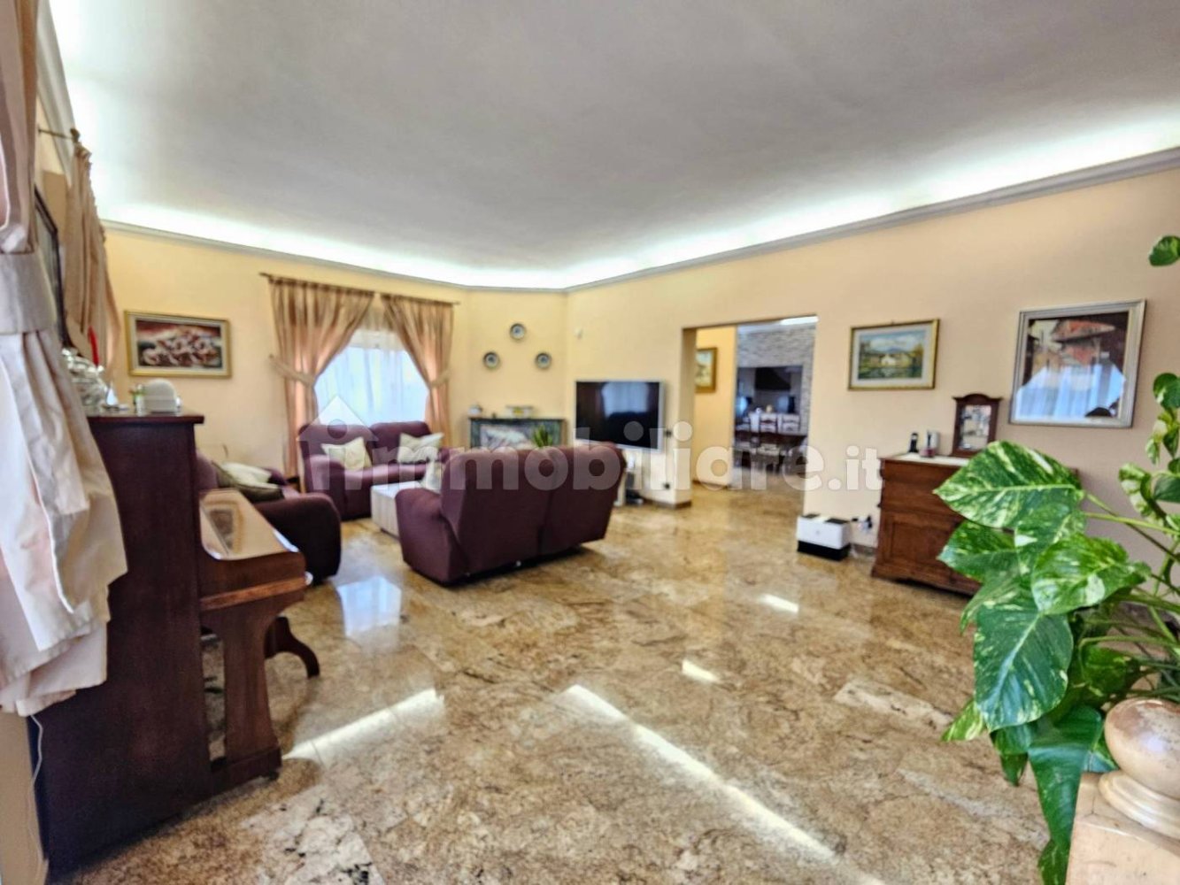 5 bedrooms Villa in Pomezia, Italy No. 66685