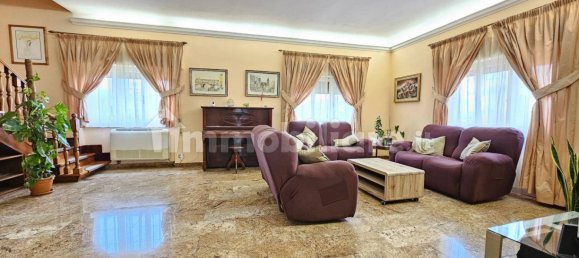 5 bedrooms Villa in Pomezia, Italy No. 66685 5
