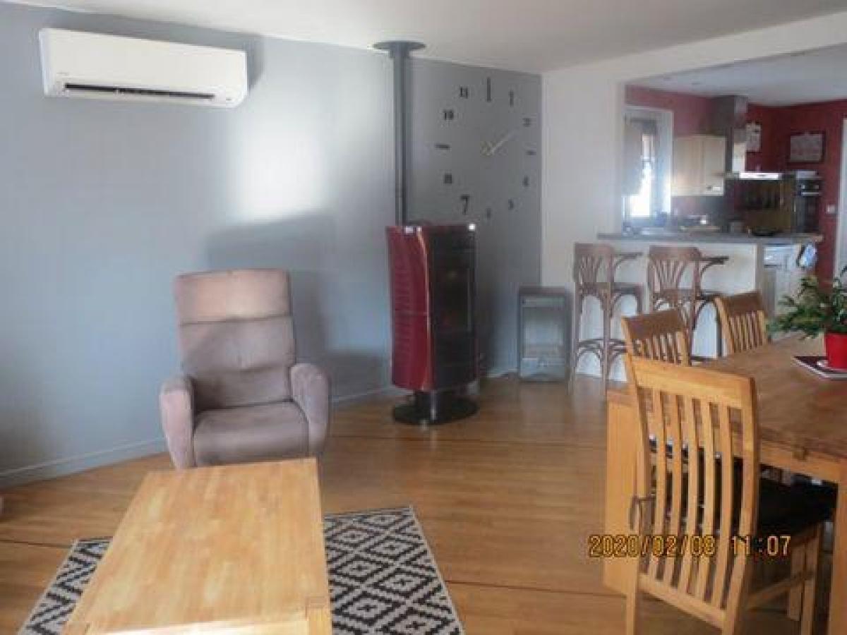 3 bedrooms Apartment in Belleville, France No. 11023