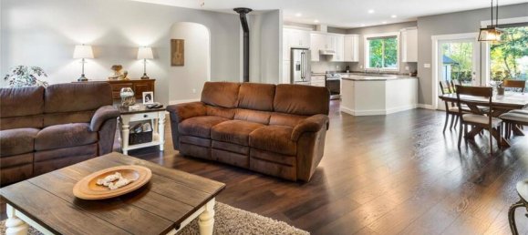 4 bedrooms House in British Columbia, Canada No. 1342 4