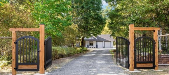 4 bedrooms House in British Columbia, Canada No. 1342 2