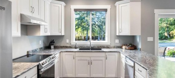 4 bedrooms House in British Columbia, Canada No. 1342 7