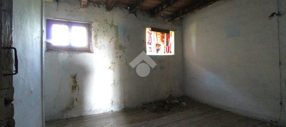 2 bedrooms House in Vittorio Veneto, Italy No. 89937 3