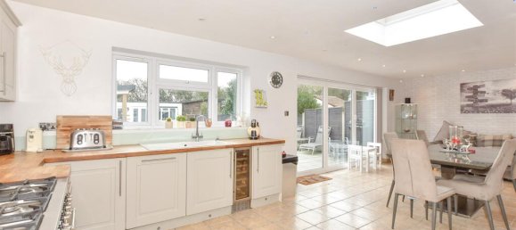 4 bedrooms House in Essex, United Kingdom No. 3965 5