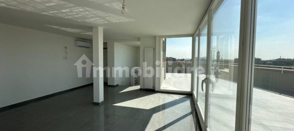 3 Schlafzimmer Penthouse in Rho, Italy, Nr. 363506 11