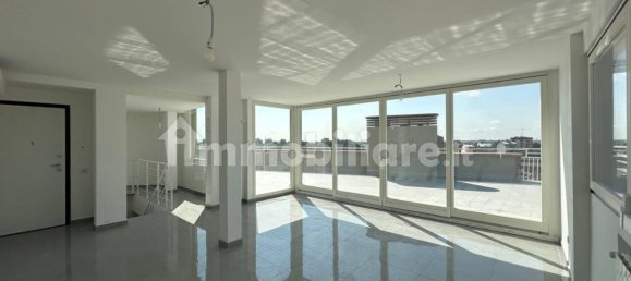 3 Schlafzimmer Penthouse in Rho, Italy, Nr. 363506 2