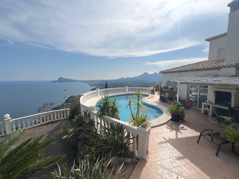 6 bedrooms Villa in Altea, Spain No. 170310