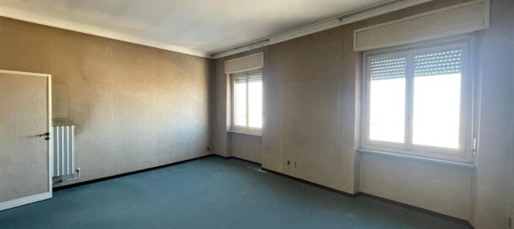 4 rooms Apartment in Vercelli, Italy No. 110463 3