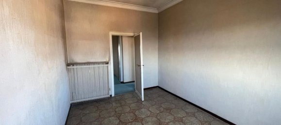 4 rooms Apartment in Vercelli, Italy No. 110463 10
