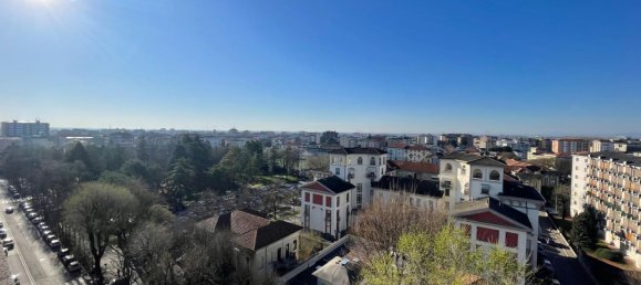 4 rooms Apartment in Vercelli, Italy No. 110463 2