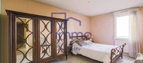 3 bedrooms Apartment in Grenoble, France No. 165594 7