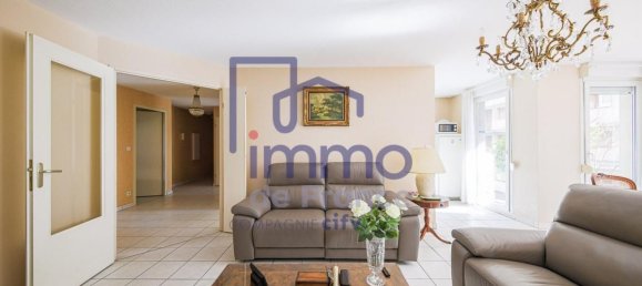 3 bedrooms Apartment in Grenoble, France No. 165594 3