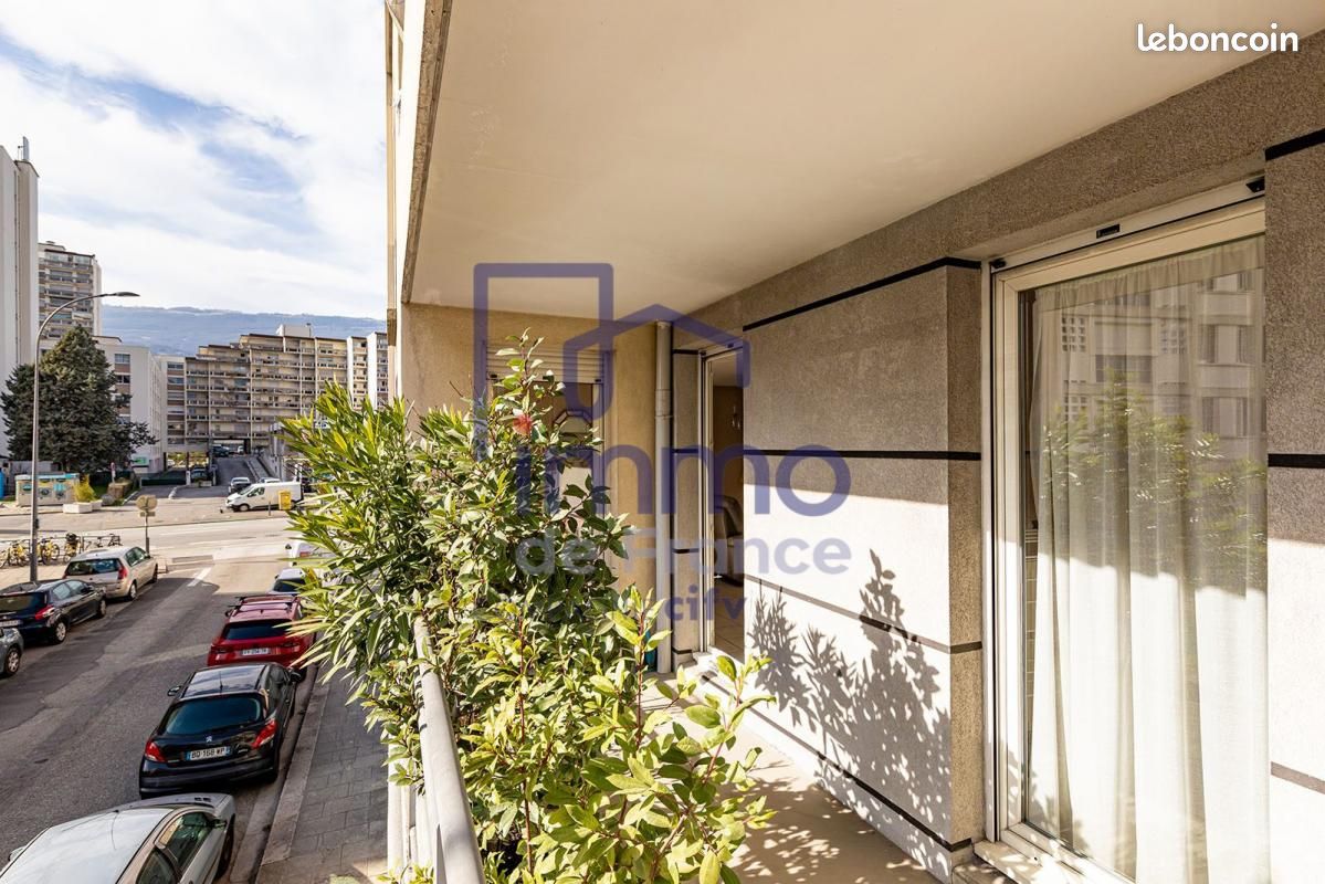 3 bedrooms Apartment in Grenoble, France No. 165594
