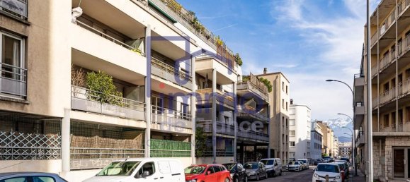 3 bedrooms Apartment in Grenoble, France No. 165594 10