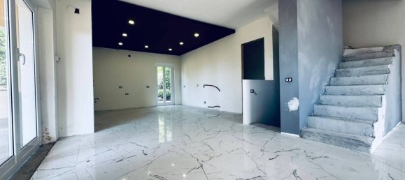 Villa de 3 dormitorios en Genzano di Roma, Italy No. 371676 4