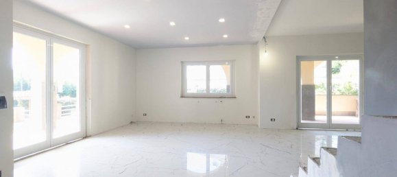 Villa de 3 dormitorios en Genzano di Roma, Italy No. 371676 24