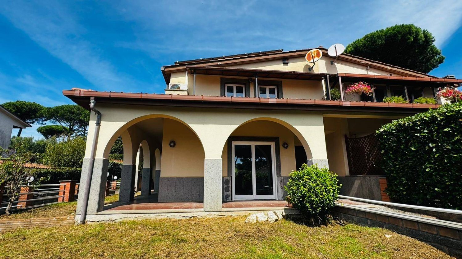 Villa de 3 dormitorios en Genzano di Roma, Italy No. 371676