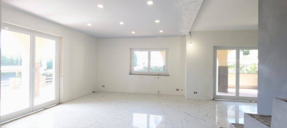 Villa de 3 dormitorios en Genzano di Roma, Italy No. 371676 8