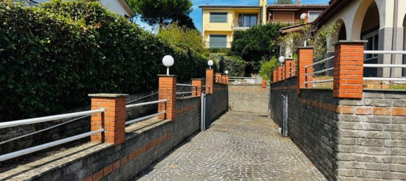 Villa de 3 dormitorios en Genzano di Roma, Italy No. 371676 3