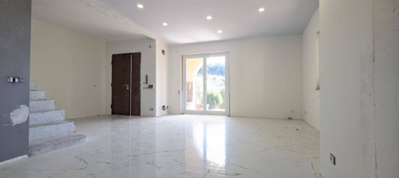 Villa de 3 dormitorios en Genzano di Roma, Italy No. 371676 9