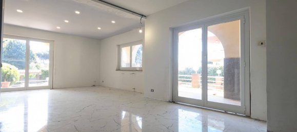 Villa de 3 dormitorios en Genzano di Roma, Italy No. 371676 6