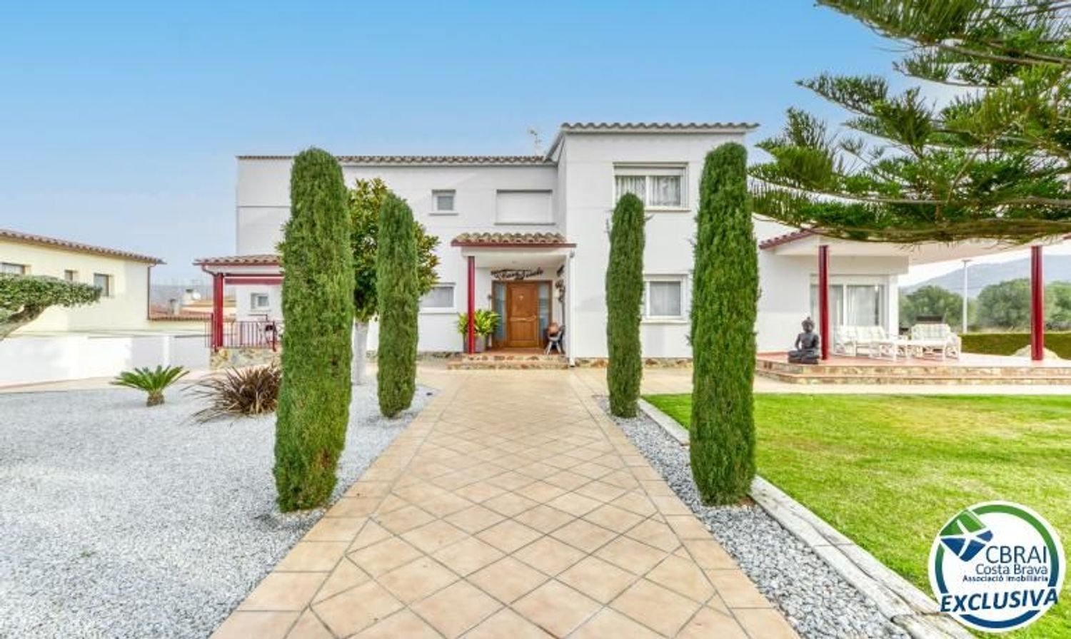 4 bedrooms House in Roses, Spain No. 111449