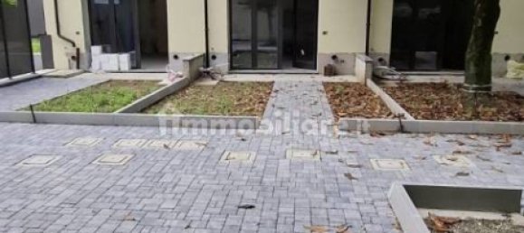 Villa de 2 dormitorios en Milan, Italy No. 360435 3