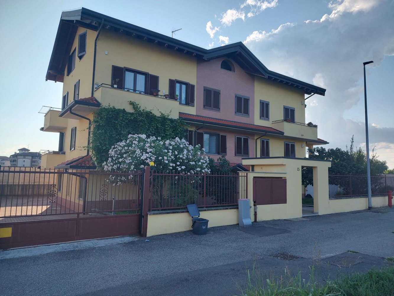Apartamento de 6 habitaciónes en Arluno, Italy No. 268712