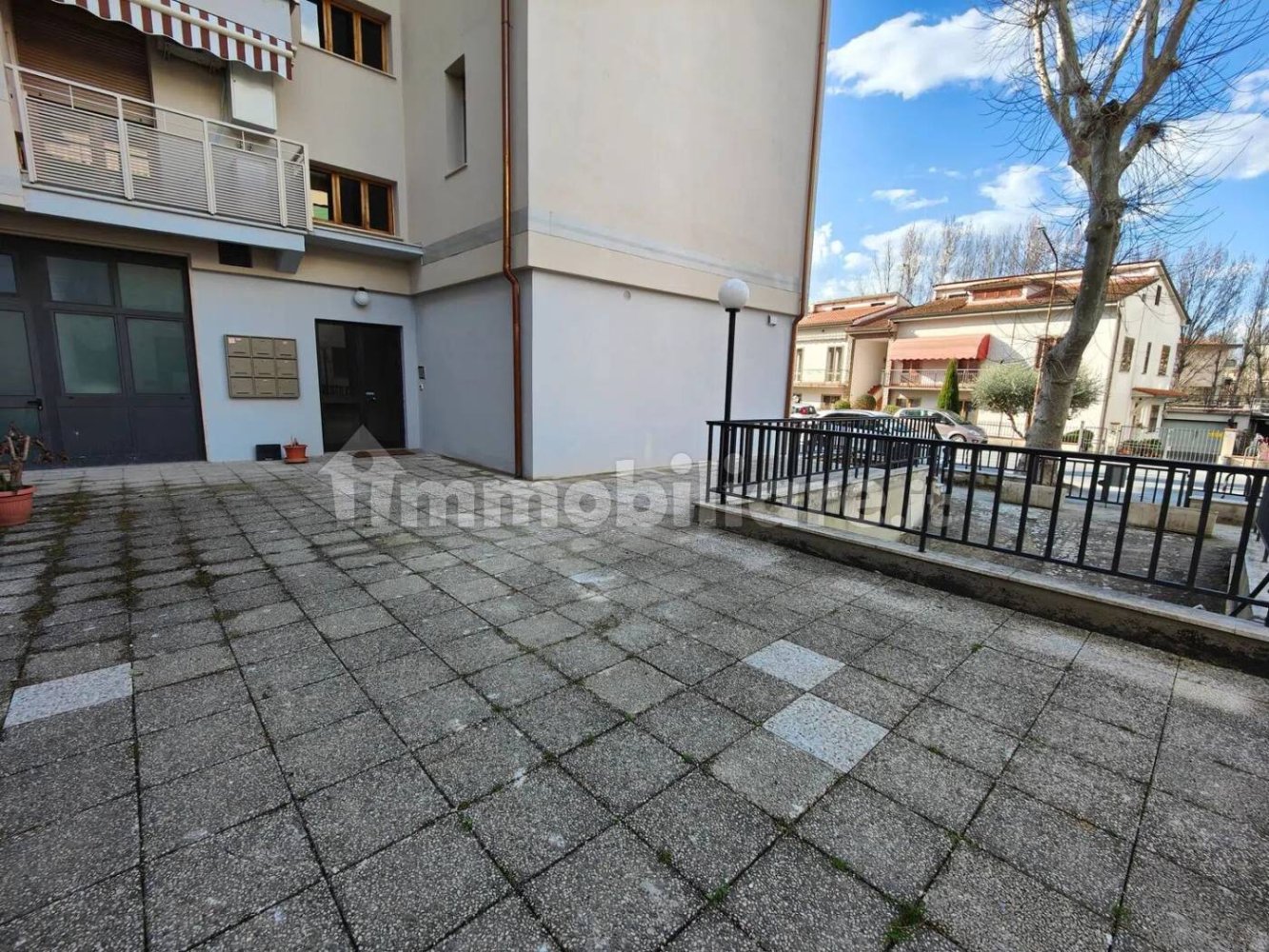 440m² Office in Montevarchi, Italy No. 227921