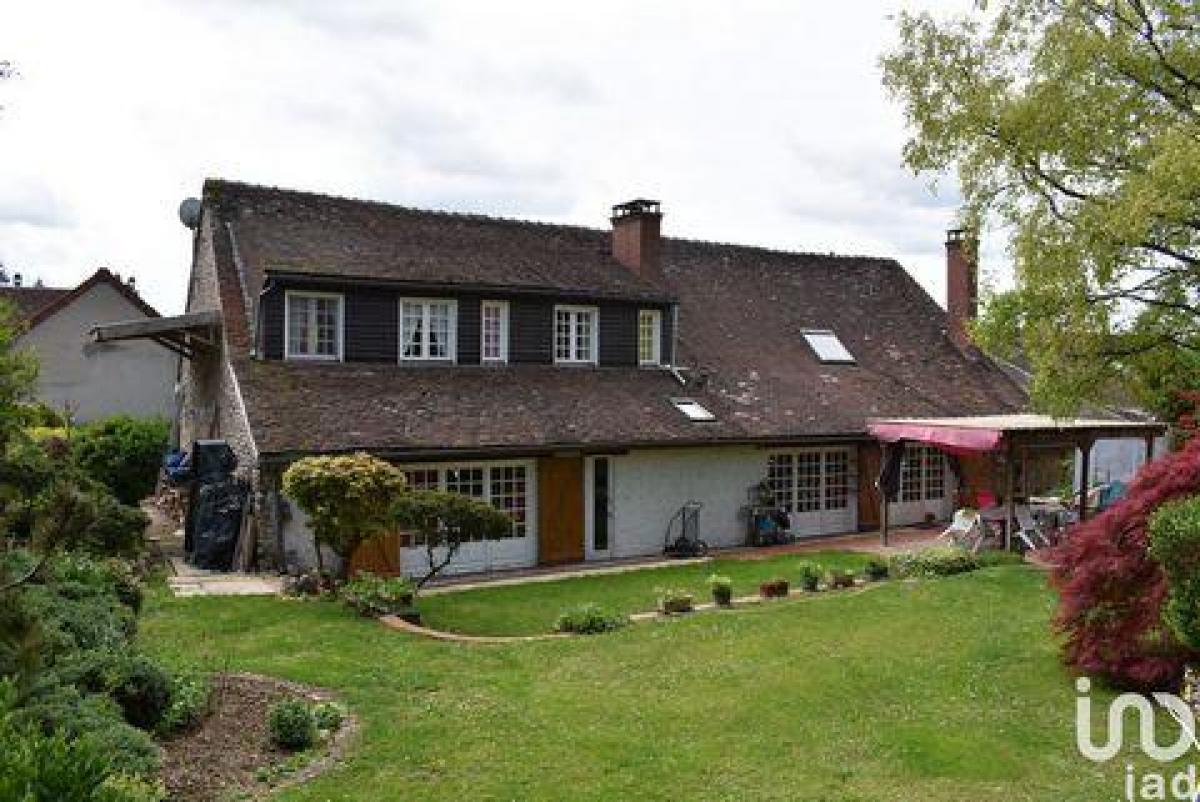 Casa de 5 dormitorios en Sens, France No. 8055